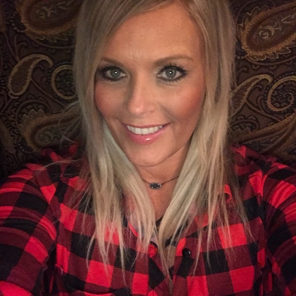 nickiraye76